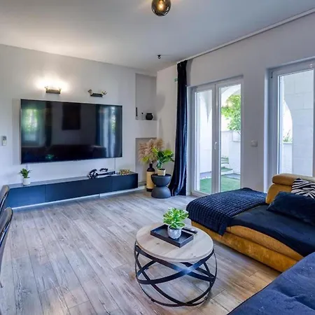 Mayla Family House 아파트 *