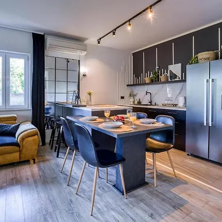 아파트 Mayla Family House